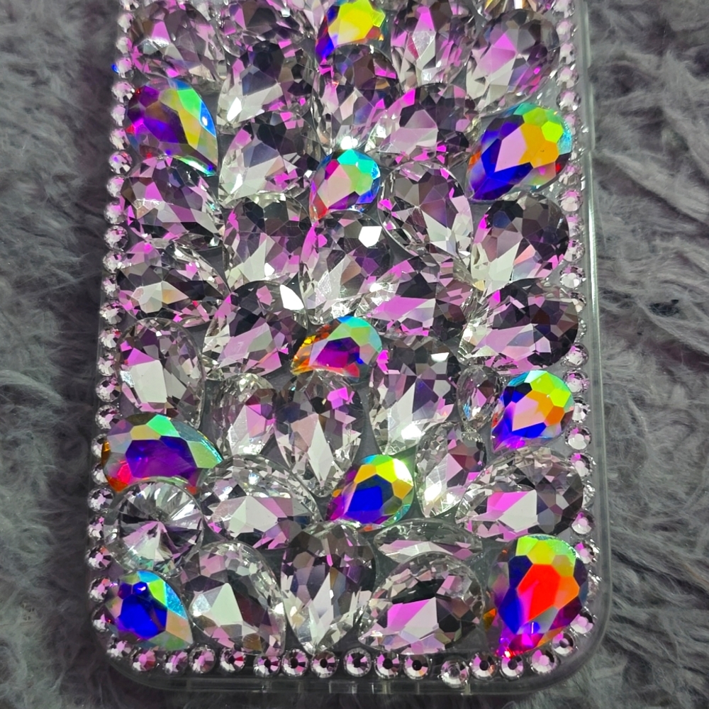 Unbranded Beautiful Crystal Irredesent Rhinestone IPhone 16 Case (BRAND NEW) - Picture 2 of 4